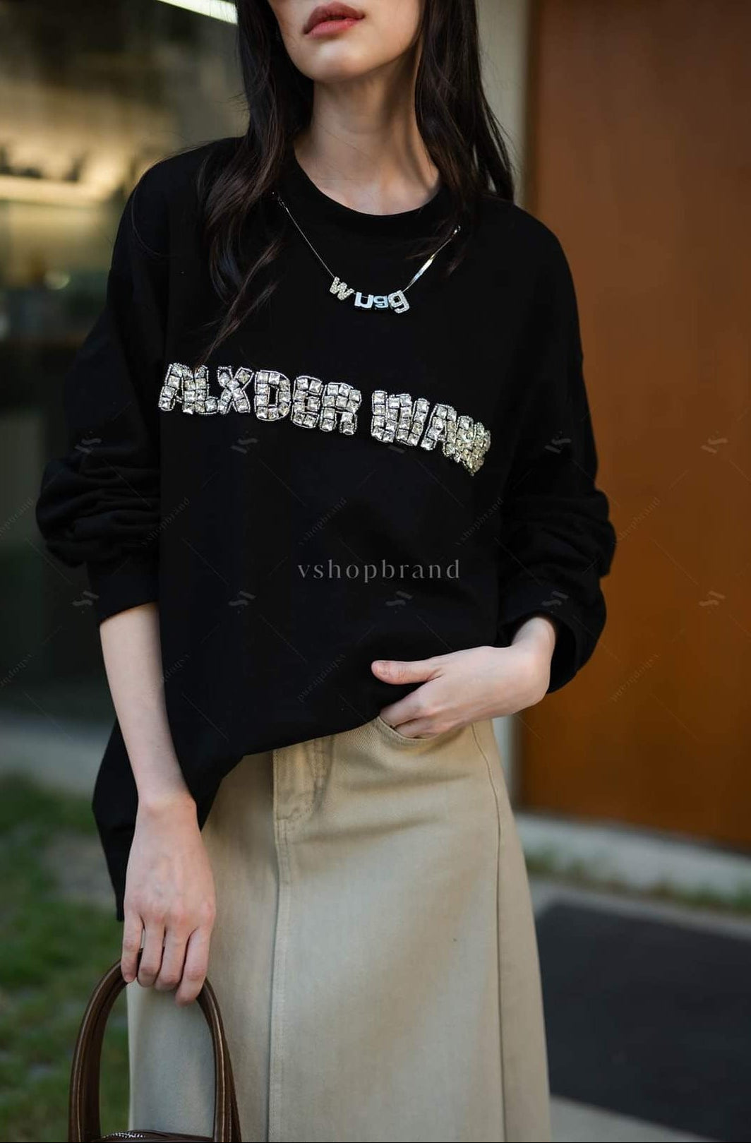 Women's jumper front embroidered necklace design shirt
