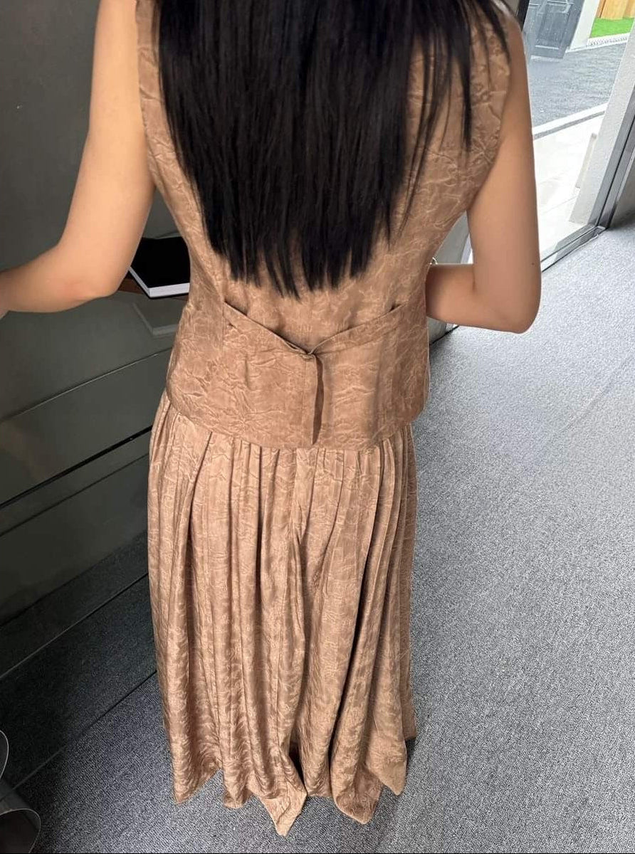 Women's two pieces set classy vest top with A-line maix pleated skirt