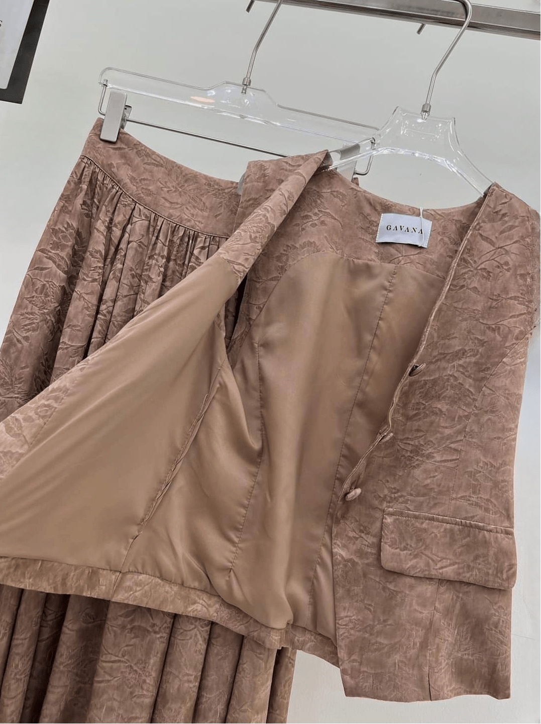 Women's two pieces set classy vest top with A-line maix pleated skirt