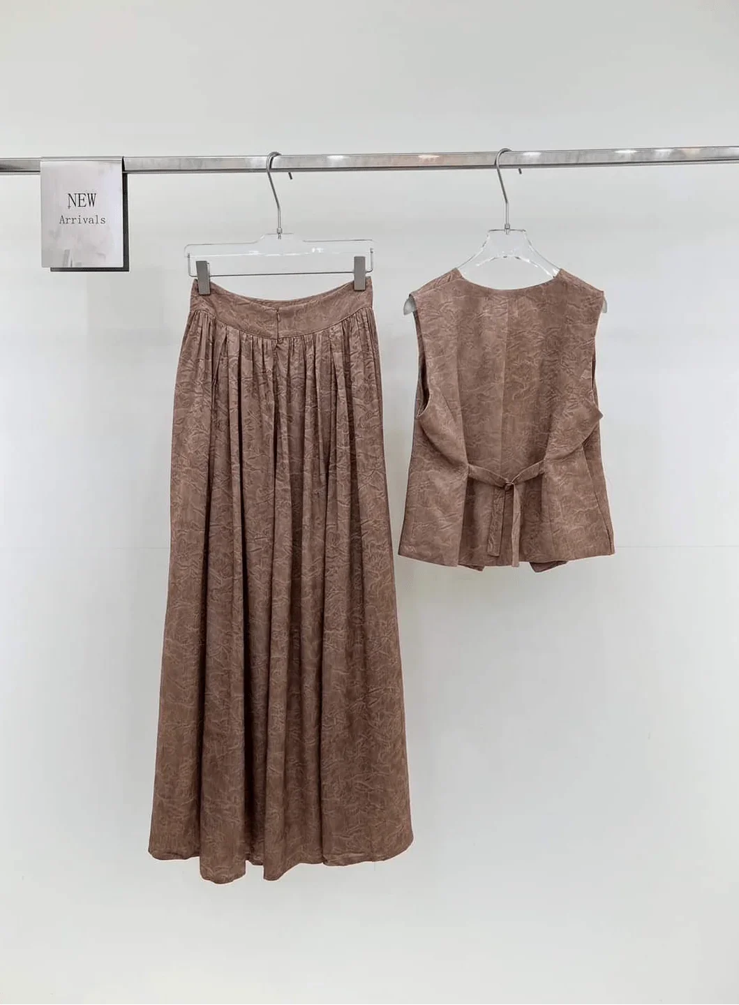Women's two pieces set classy vest top with A-line maix pleated skirt
