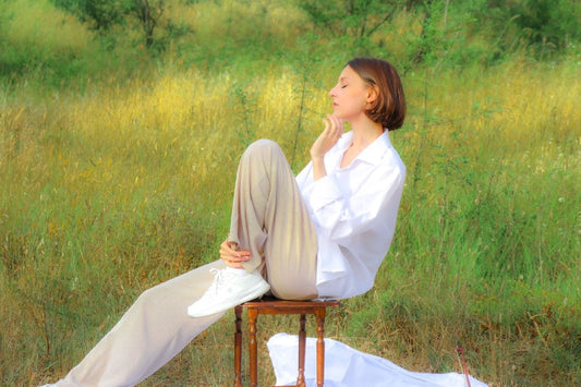Mastering the Relaxed Fit: How to Style Loose Shirts with Elegance